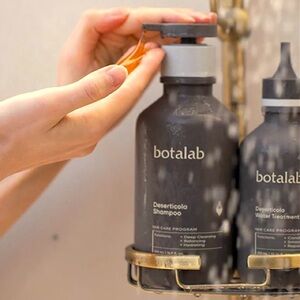 Deserticola Shampoo Loliolide ingredients soothe, hydrate, & nourish the scalp